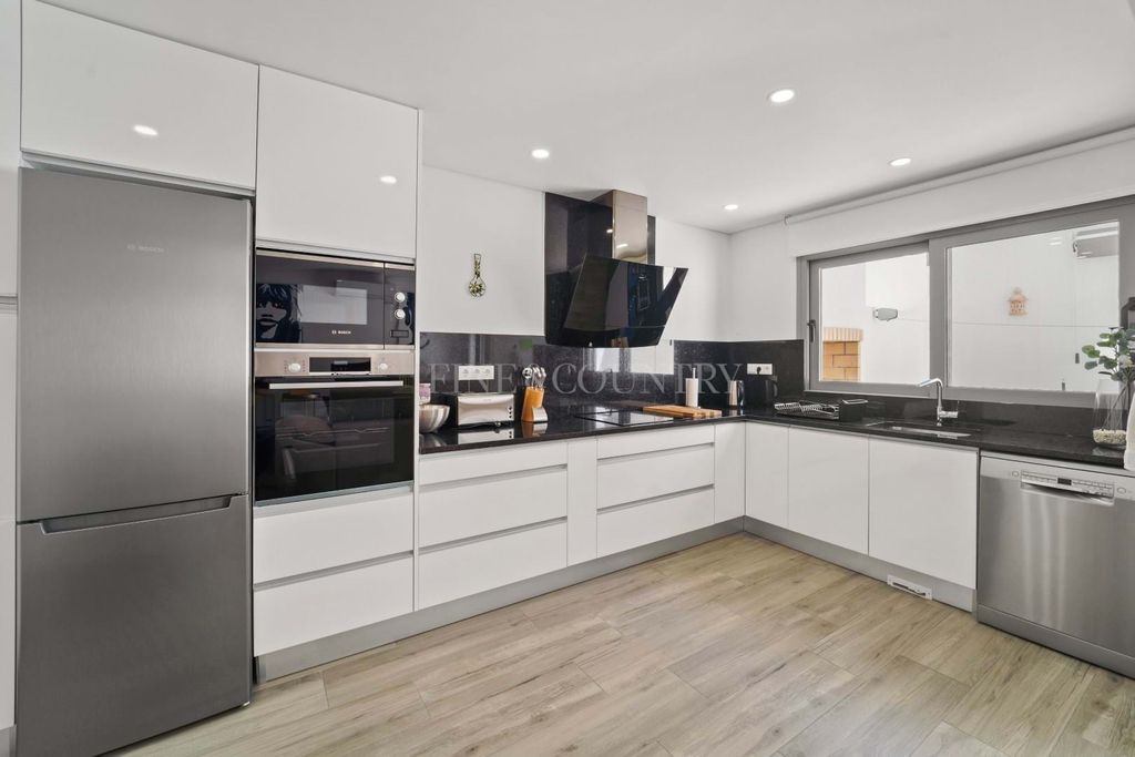 Property photo 3 of 30