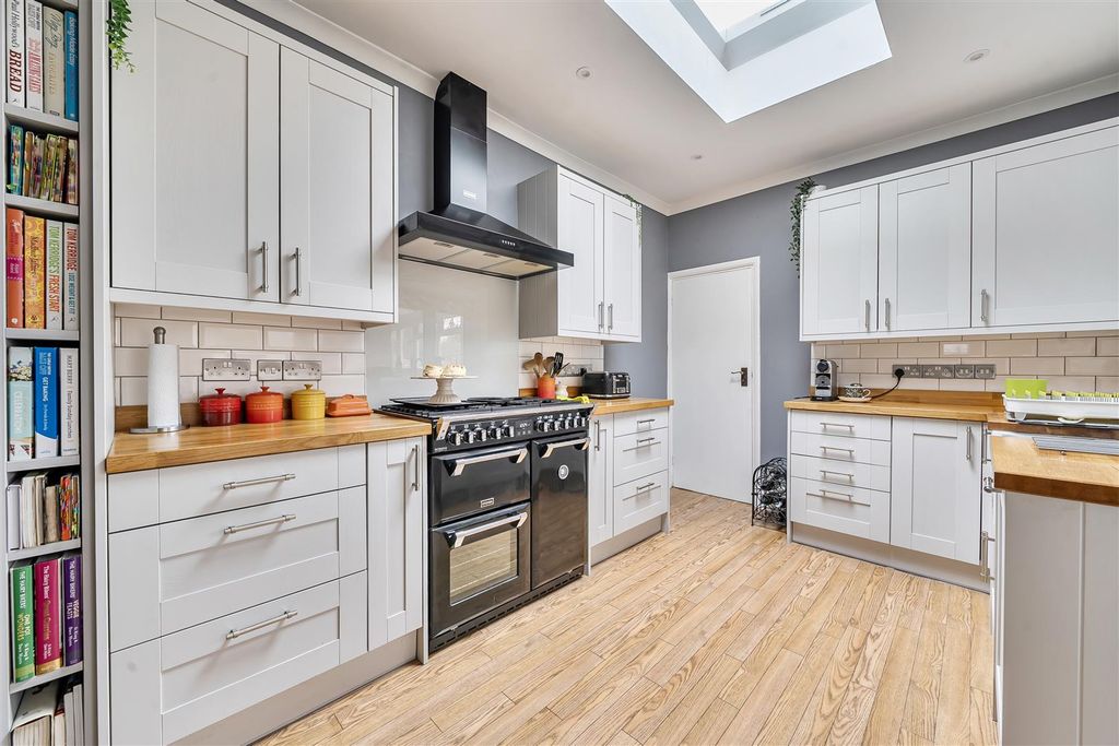 Property photo 3 of 19 Kitchen ii H.Jpg