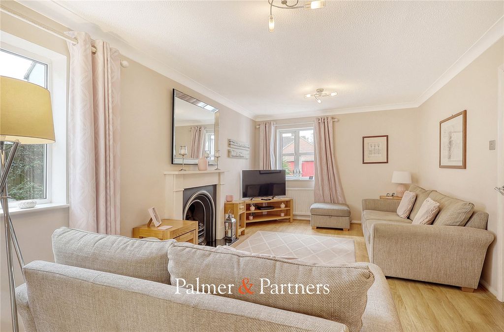 Property photo 2 of 32 Picture No. 15