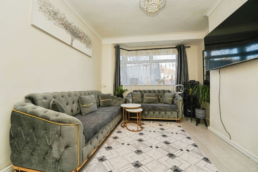 Property photo 3 of 11 Living Room