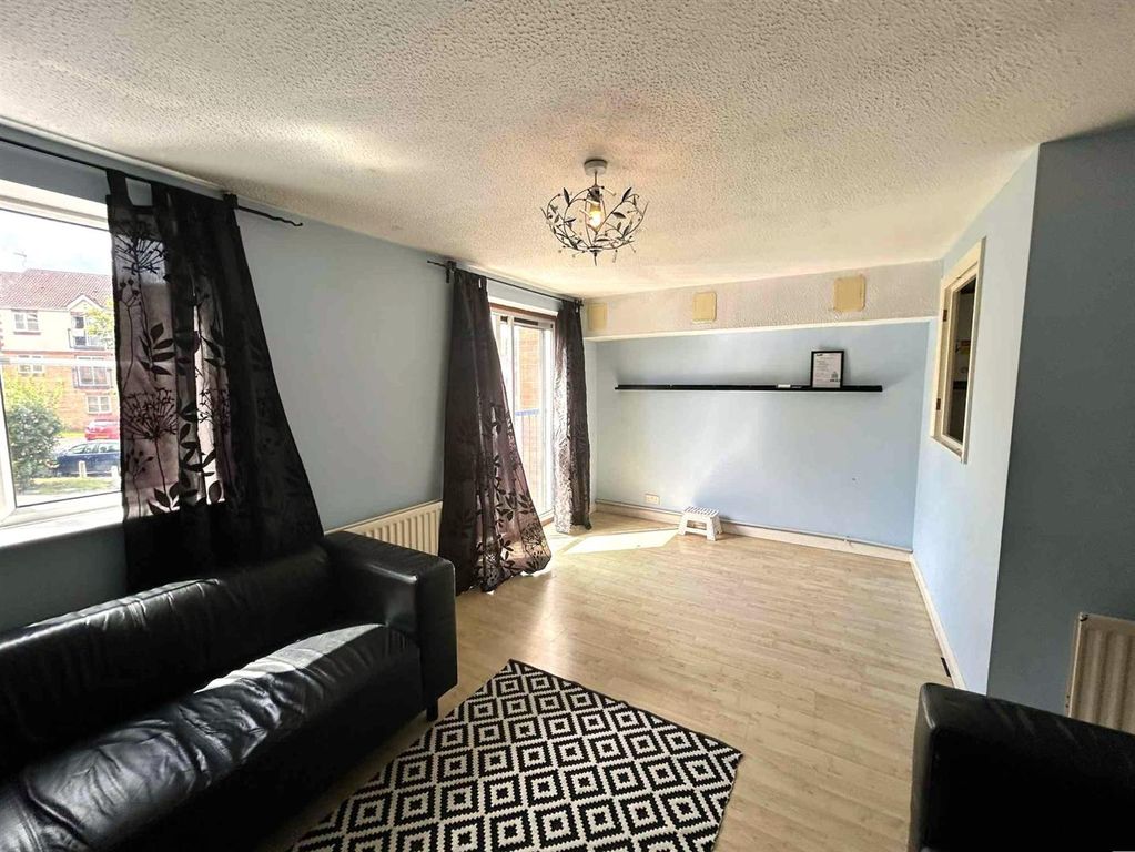 Property photo 3 of 9 53F91611-08F2-4839-81B0-Cf22Faca9d77.Jpg