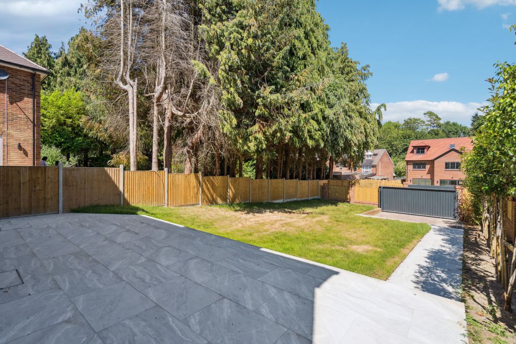 Property photo 2 of 31