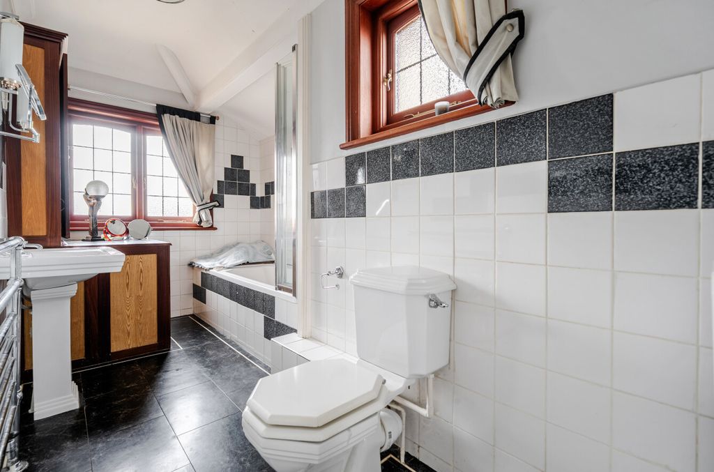 Additional image 13 of 4 bed detached house for saleThe Avenue, Fareham, Hampshire PO14