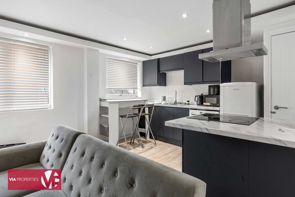 Property photo 3 of 7 Photo 4