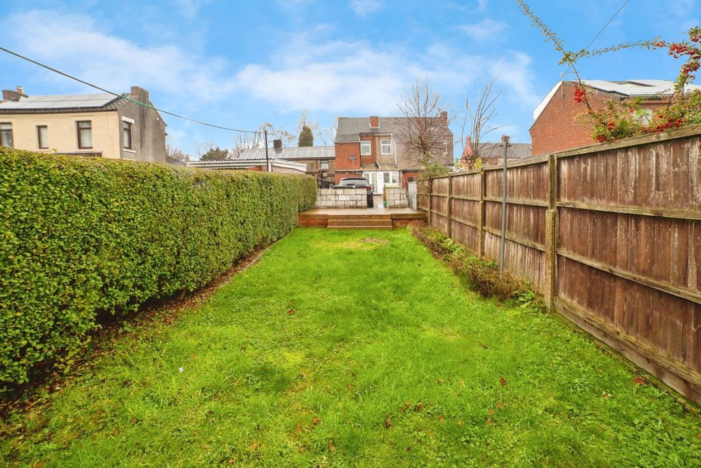 Property photo 2 of 17 Garden