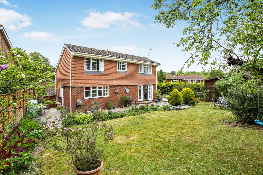Property photo 1 of 27 1697665535 - 1 Boxford Close, Cr2 - 23