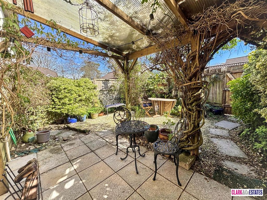 Property photo 3 of 13 Garden