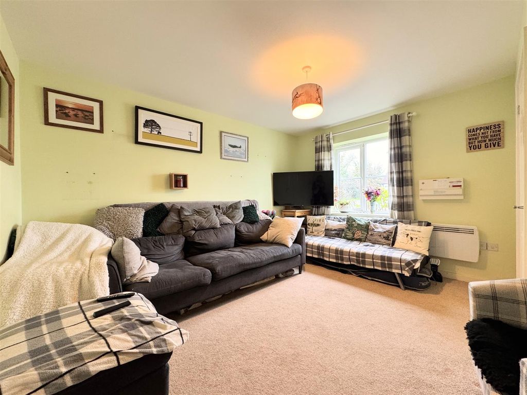 Property photo 3 of 14 Lounge