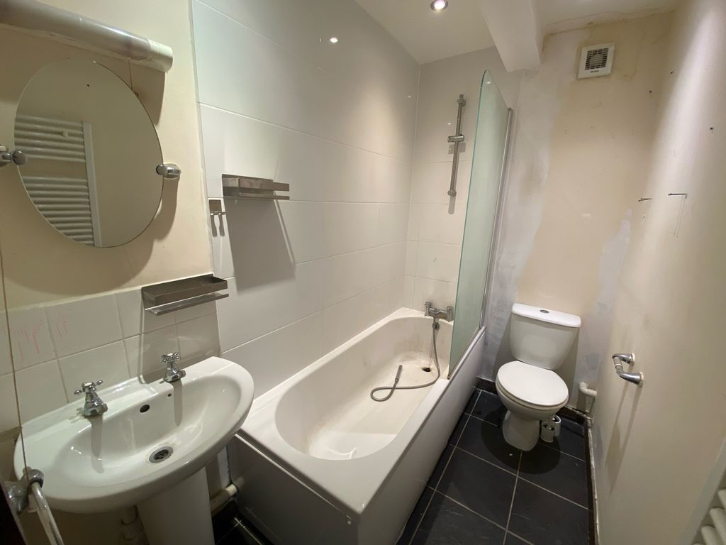 Property photo 2 of 4 Bathroom
