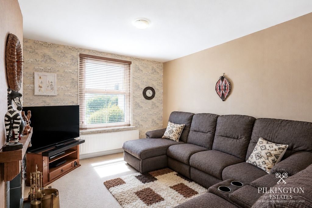 Property photo 2 of 18 5196833