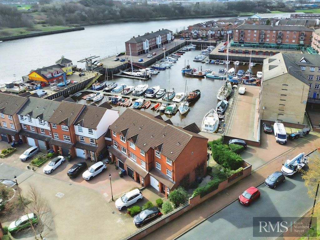 Property photo 3 of 21 Photo 9