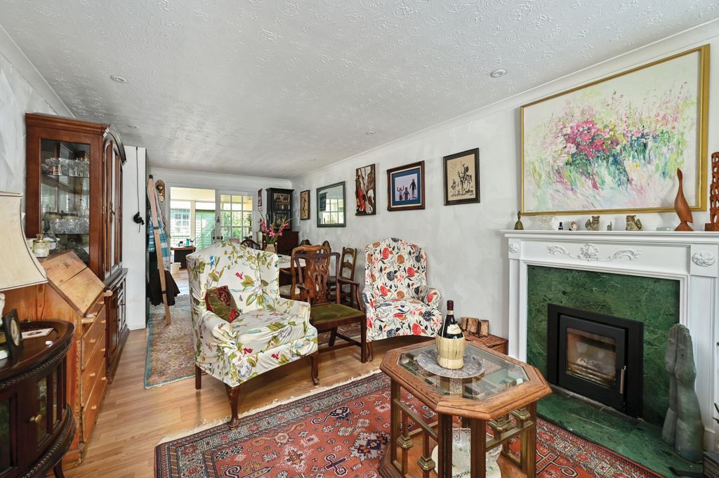 Property photo 2 of 15 7 Burne Jones Drive (5)