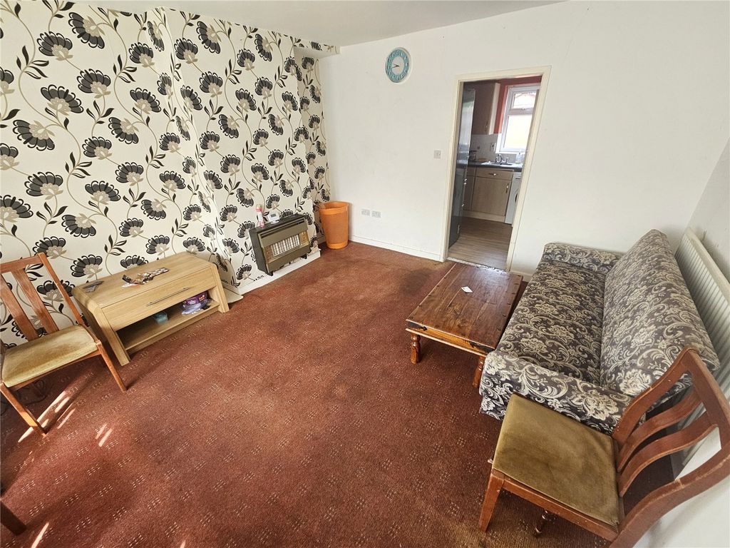 Property photo 2 of 13 Picture No. 10