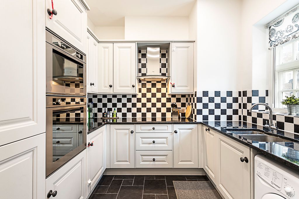 Property photo 2 of 25