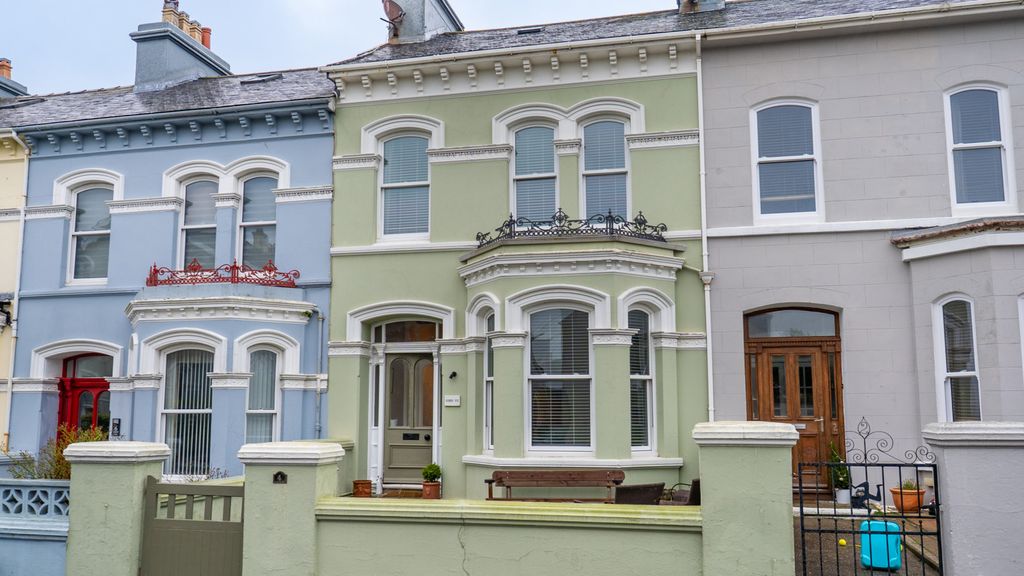 Property photo 1 of 28