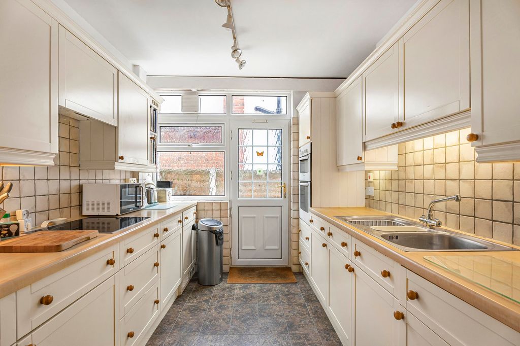 Property photo 2 of 17