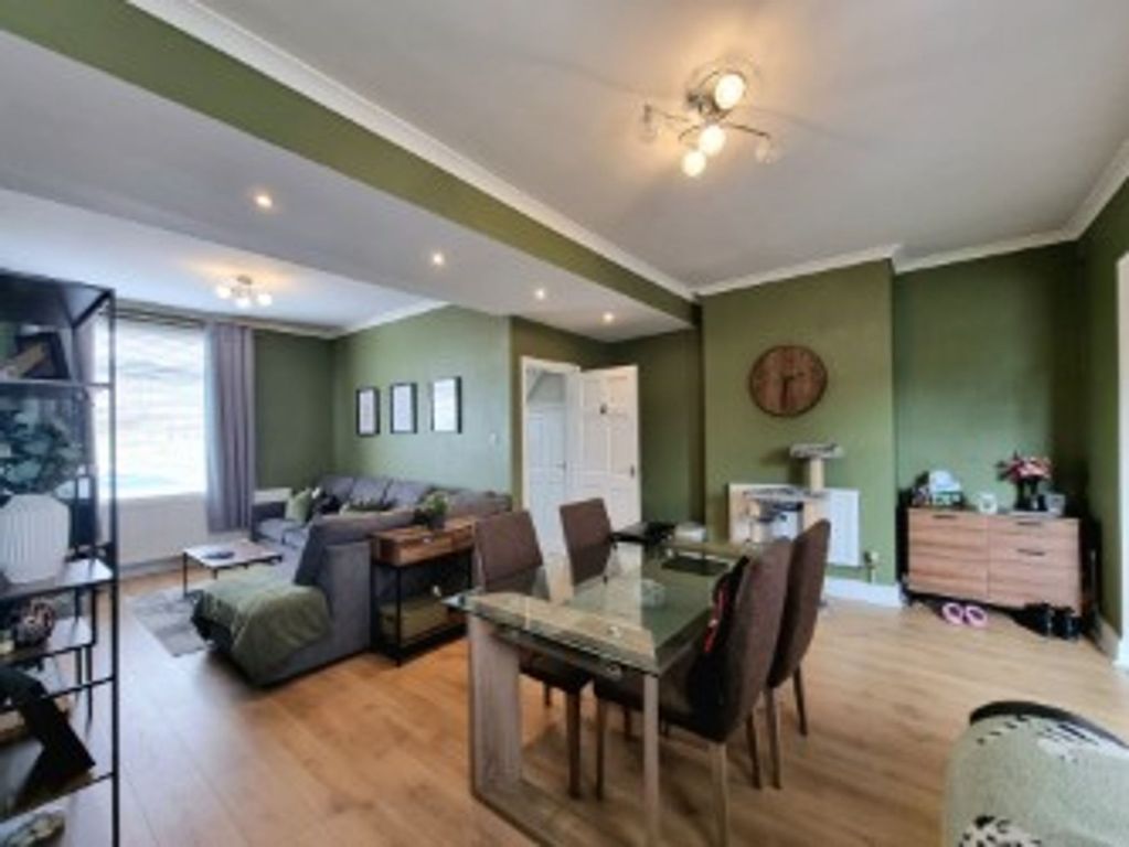 Property photo 3 of 18 Lounge/Diner