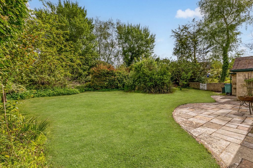 Property photo 3 of 15 Garden