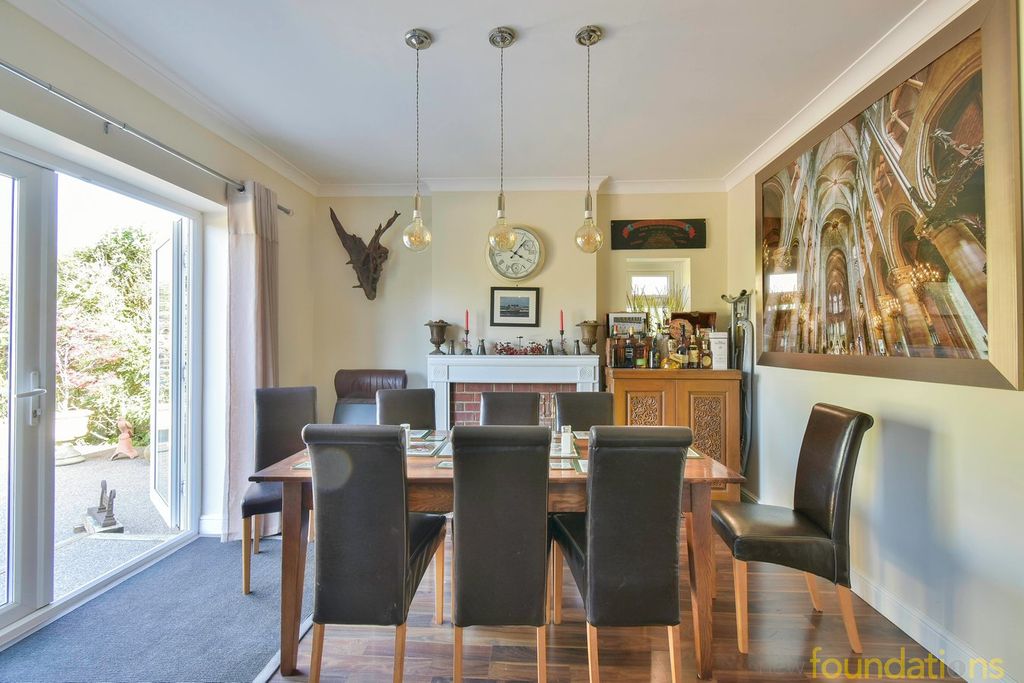 Property photo 3 of 22