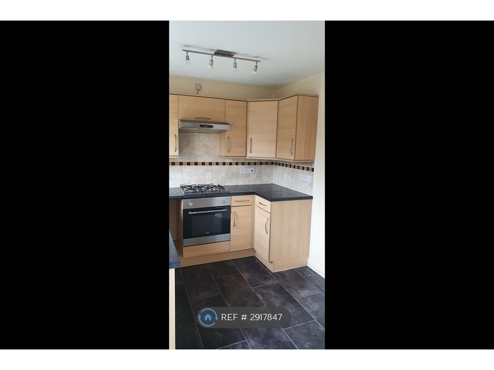 Property photo 3 of 21 Kitchen (Gas Hop / Electric Oven)