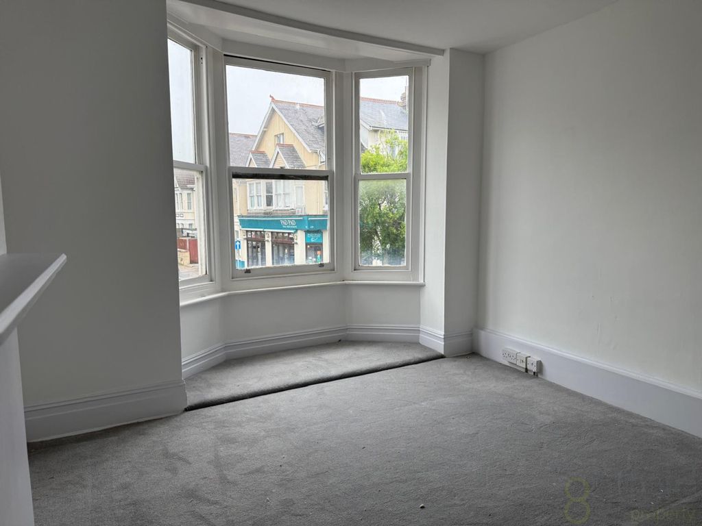 Property photo 3 of 6 04898Cfe-1d4F-4123-B0Ac-Cf933752648F