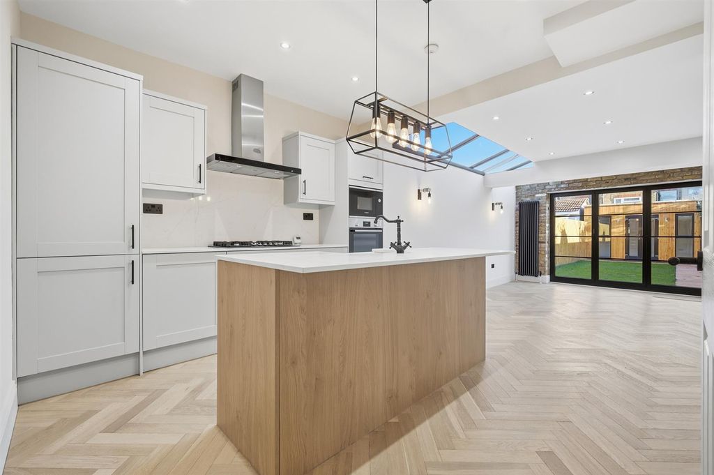 Property photo 2 of 32 4.Jpg