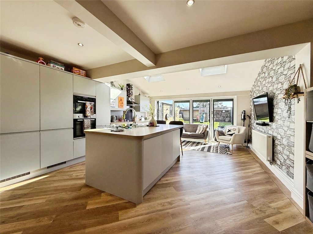 Property photo 3 of 16 Picture No. 15