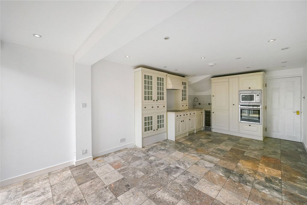 Property photo 3 of 24 Picture No. 05