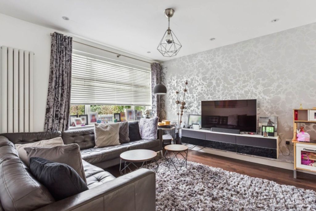 Property photo 3 of 24