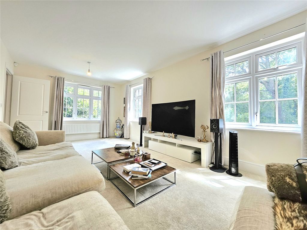 Property photo 2 of 25 Picture No. 33