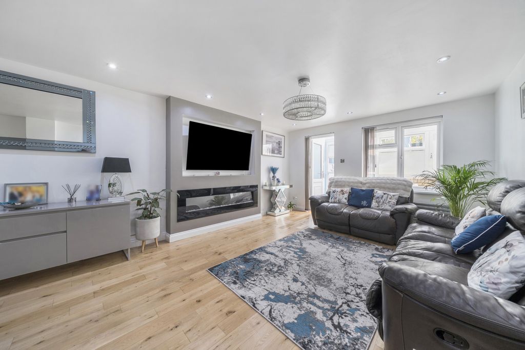 Property photo 1 of 20 Reception