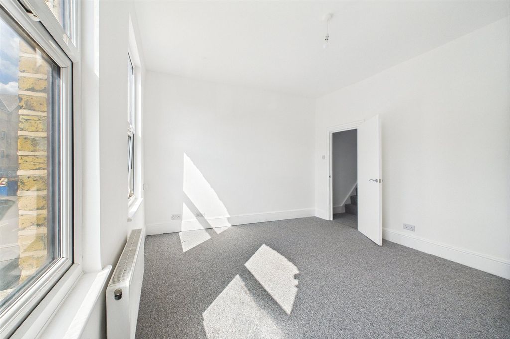 Property photo 1 of 14 Picture No. 04