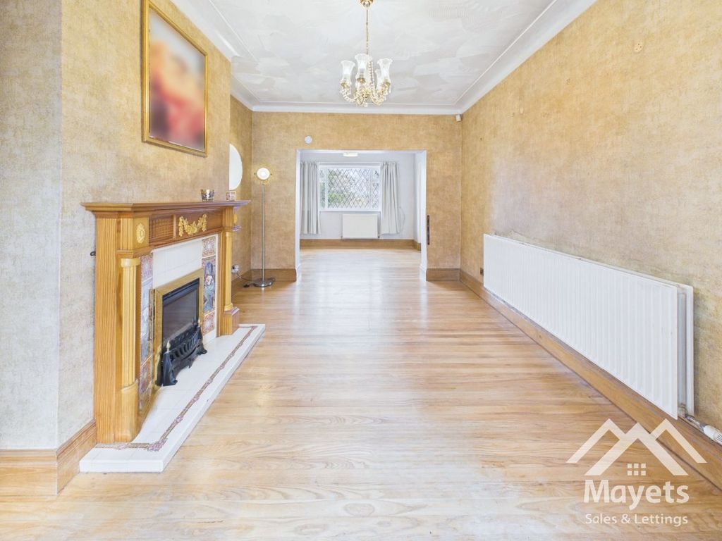 Property photo 3 of 35