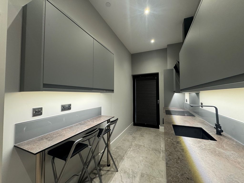 Property photo 1 of 11 Image