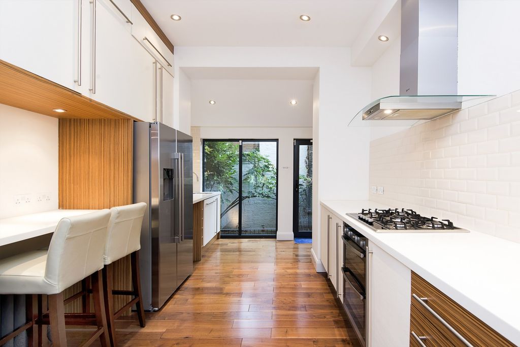 Property photo 2 of 8 Kitchen