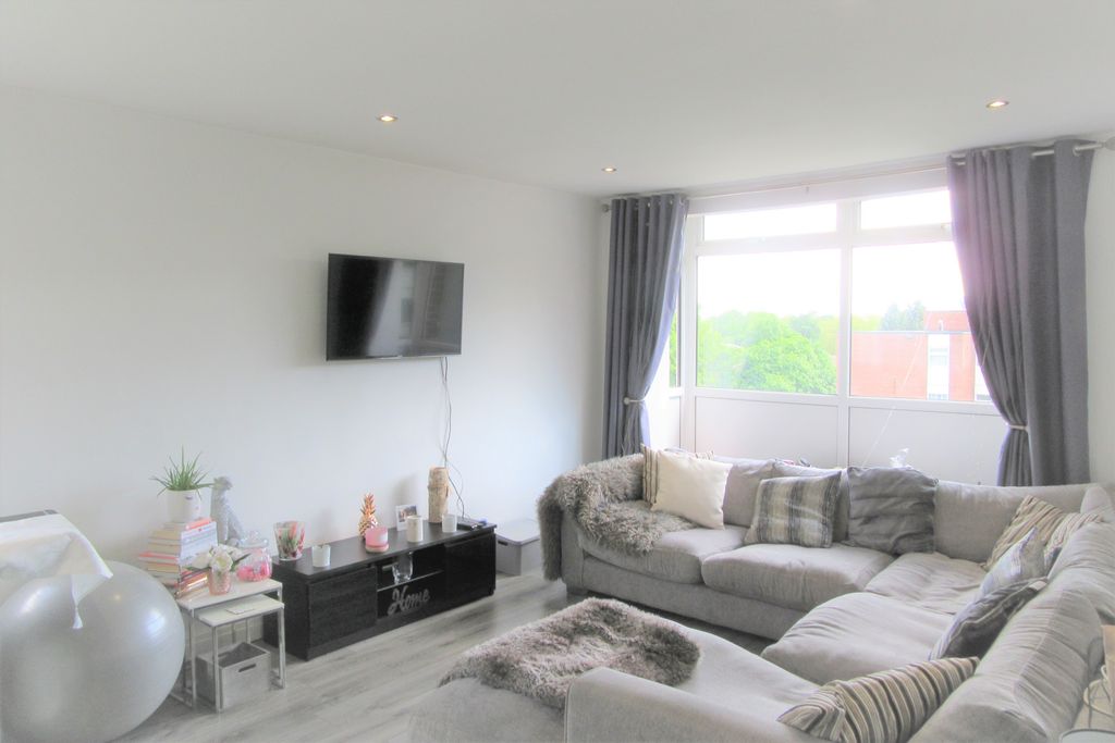 2 bed flat for sale Rainhill Stoops