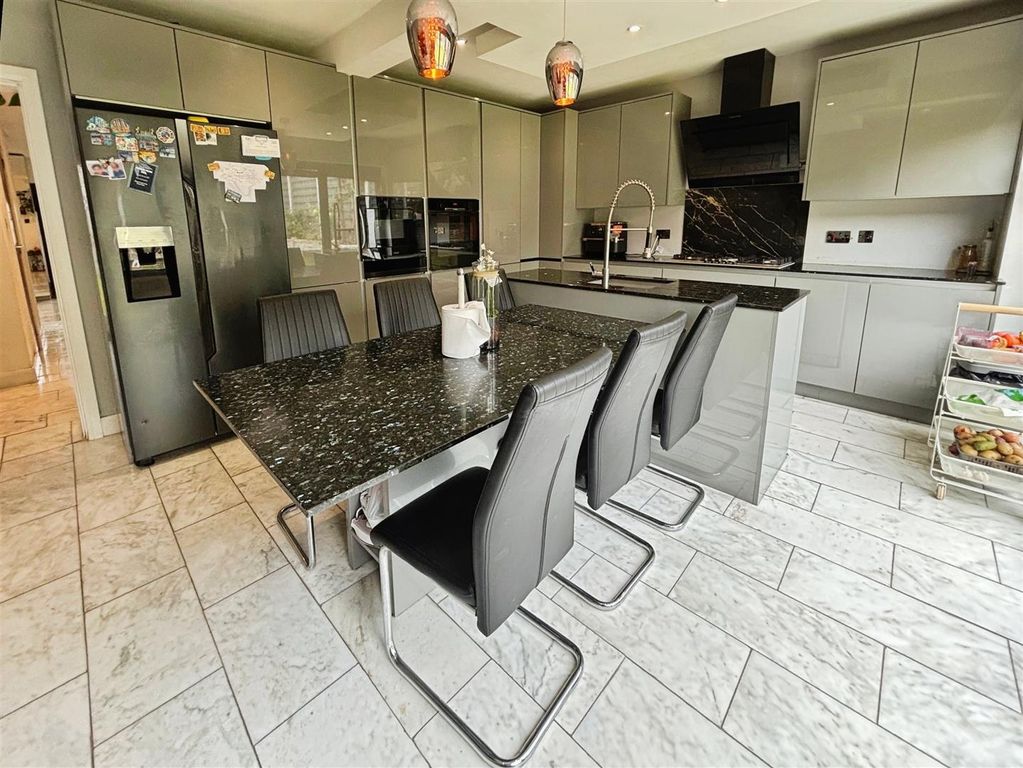 Property photo 3 of 20 Kitchen/Diner