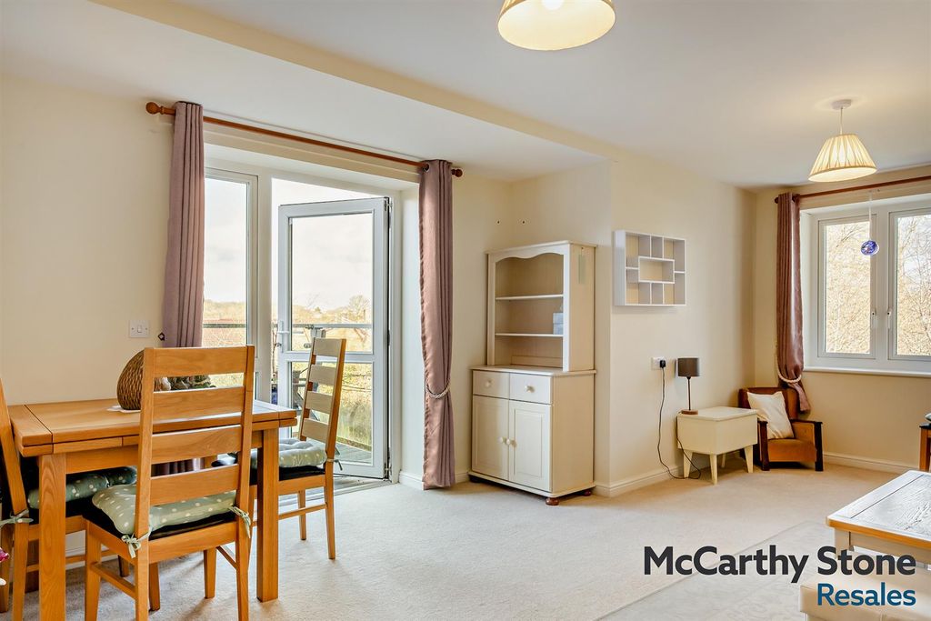 Property photo 3 of 32 8676530-Interior03-800.Jpg