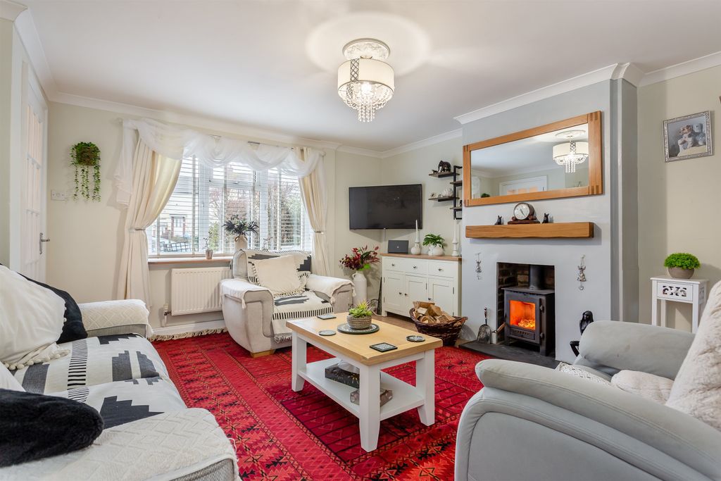 Property photo 2 of 20