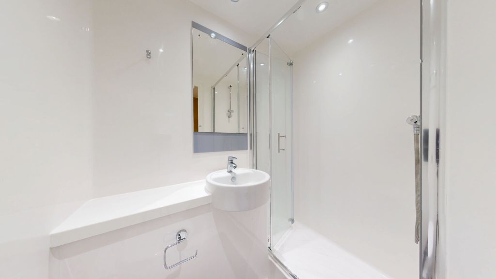 Property photo 2 of 20 Bathroom