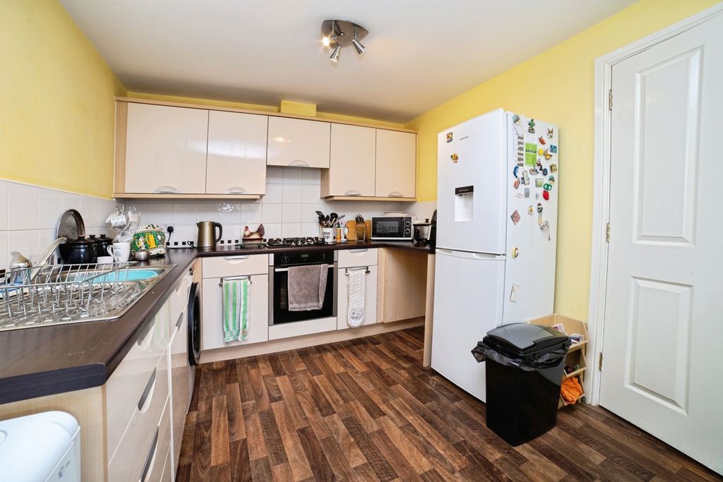 Property photo 2 of 24 Kitchen