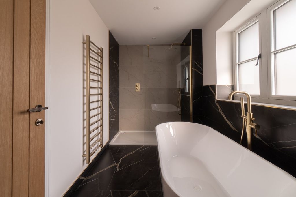 Property photo 3 of 16 Bathroom