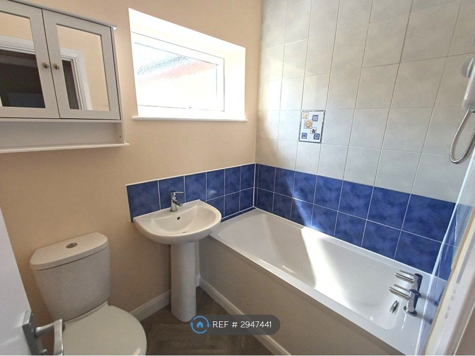 Property photo 3 of 8 Bathroom