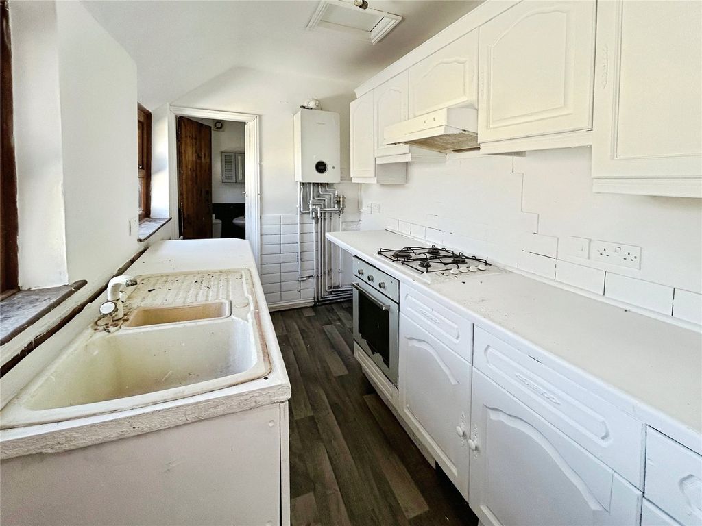 Property photo 2 of 9 Kitchen