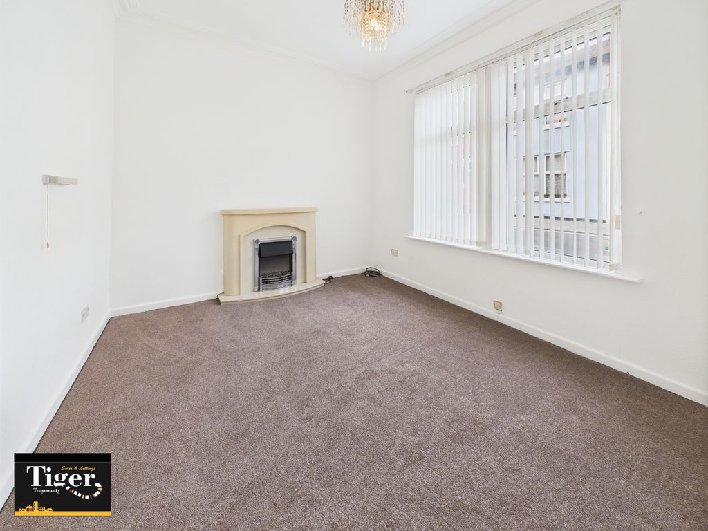 Property photo 3 of 12 Cam02176G0-Pr0650-Still005