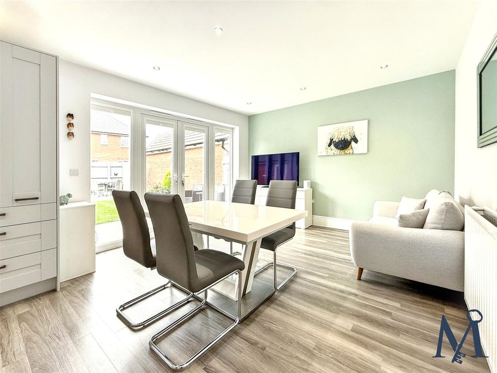 Property photo 3 of 27 Kitchen / Living / Diner