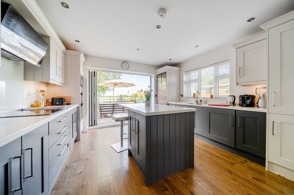 Property photo 3 of 32 1524554-13-1A0Ca5615A9d8