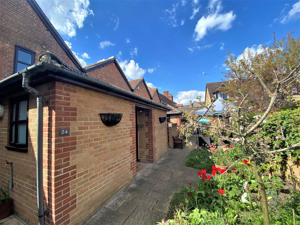 Property photo 1 of 12 Front