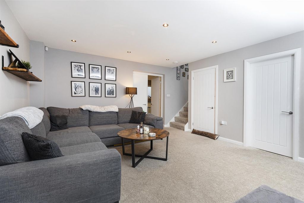 Property photo 3 of 33 Living Room