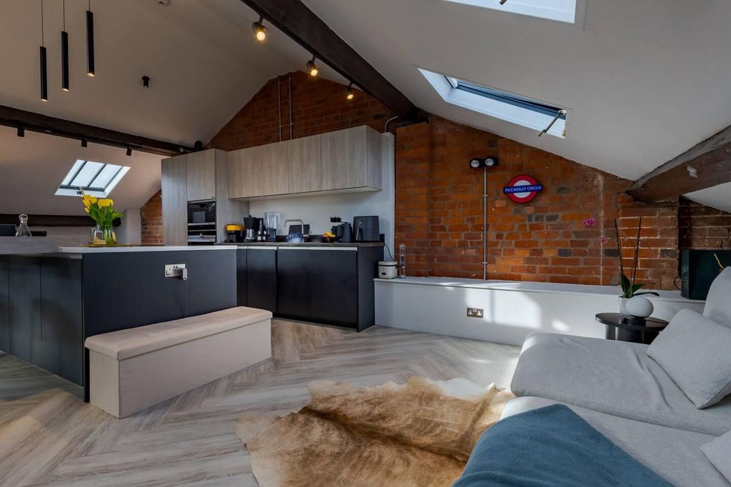 Property photo 1 of 31 Living Room